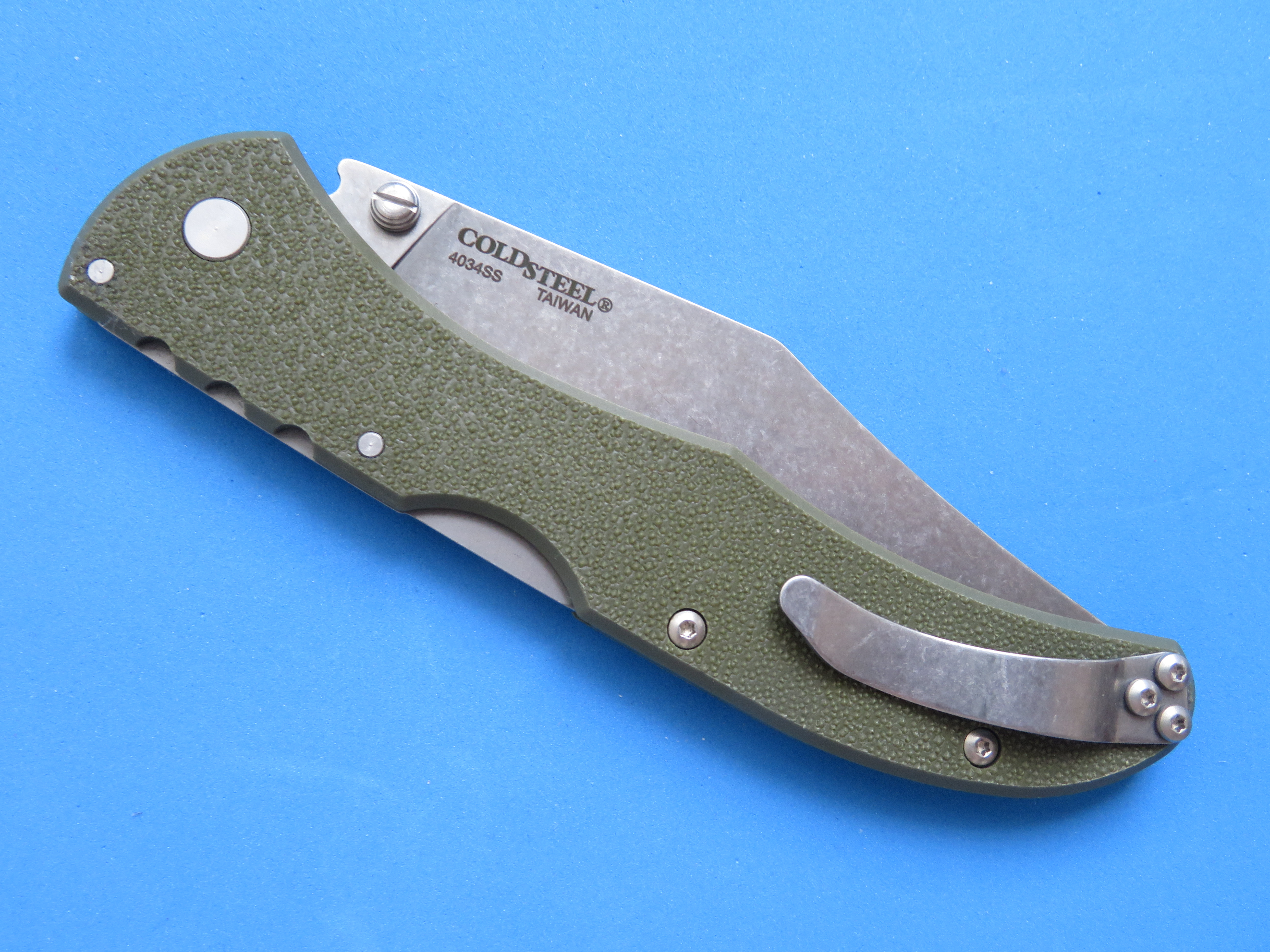 Hmotnost zavíracího nože Range Boss je 96 g a délka zavřeného nože je 134mm.
