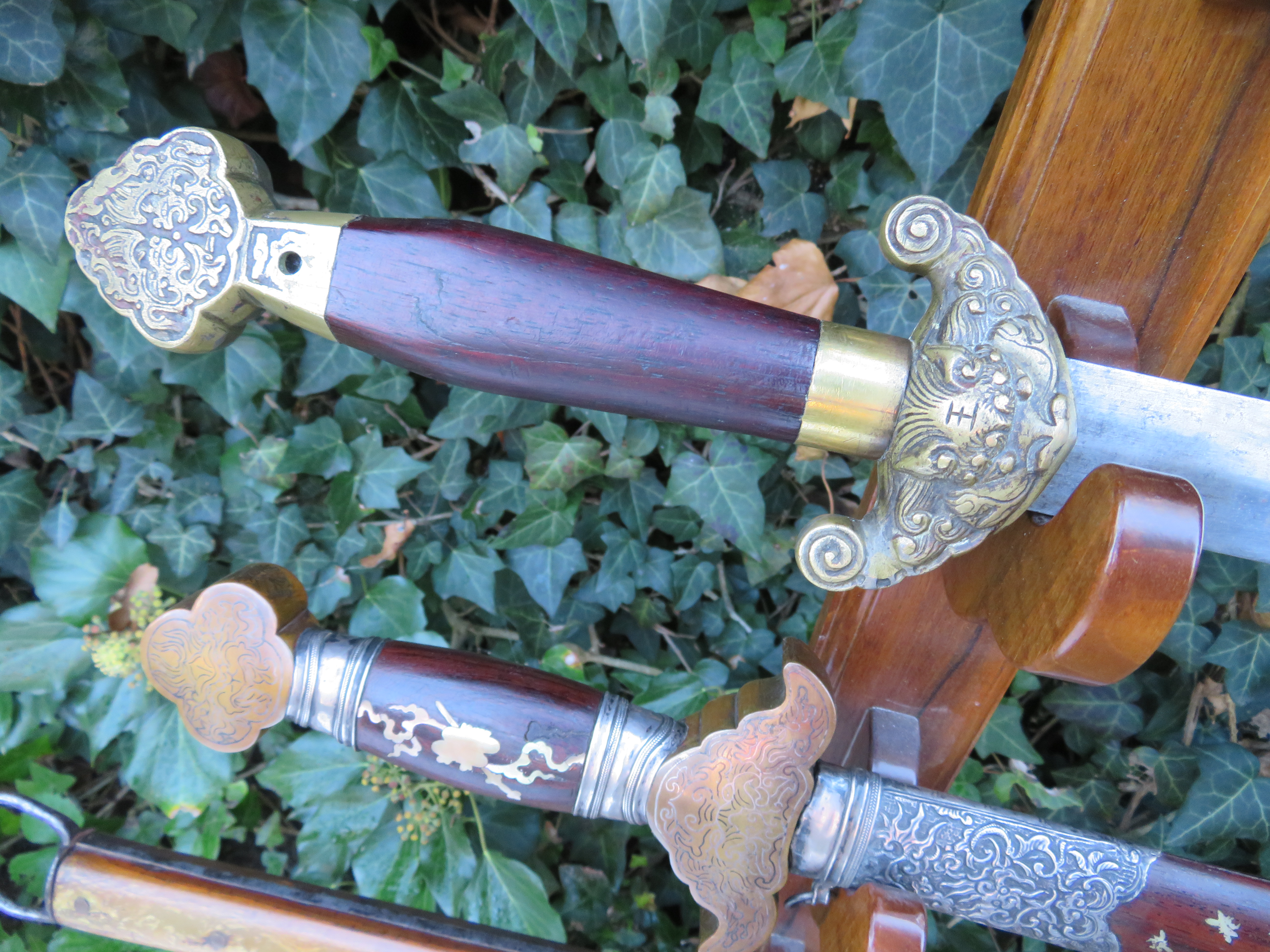 www.cold-steel.cz_Rukojeti čínských originálních mečů ťien.