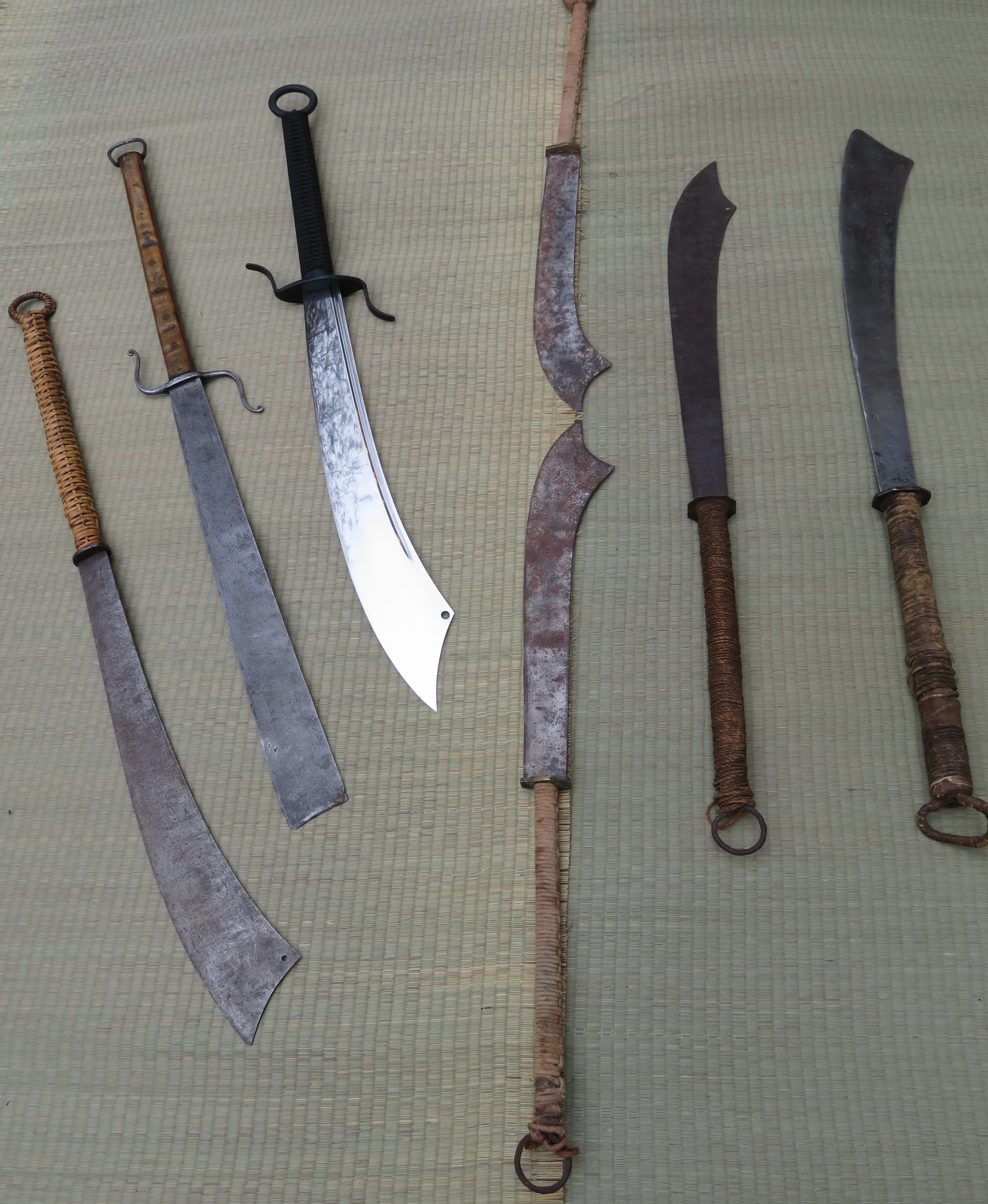 www.cold-steel.cz_Různé varianty čínských originálních šavlí Dadao a model War sword Ta dao od CS.